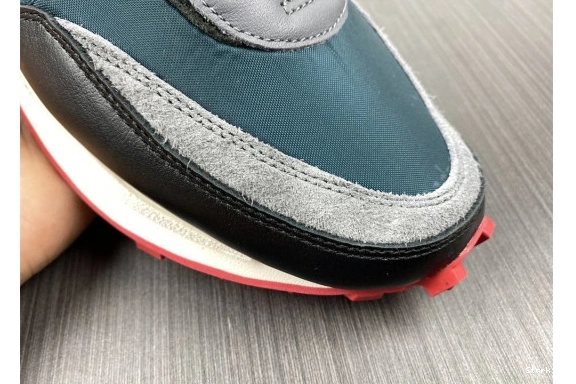 LD sacai Nike DJ4877-300 Undercover Red University Waffle 0312